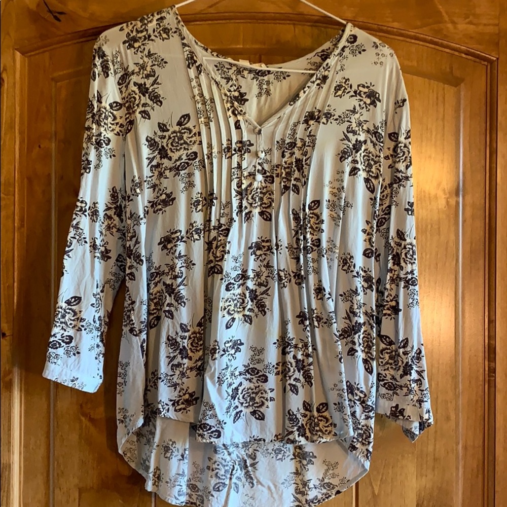 Fun 2 Fun Light blue floral blouse